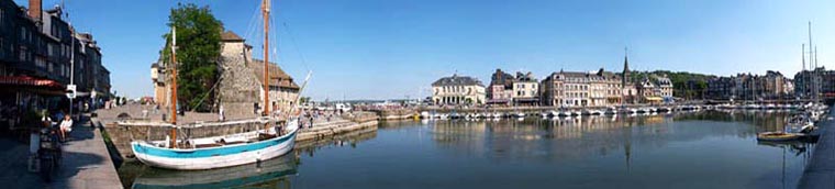 The Vieux Bassin (Old Harbour) Honfleur is a flanked on 3 sides with bars and restaurants. There are motor boats and yachts moored throughout the year.